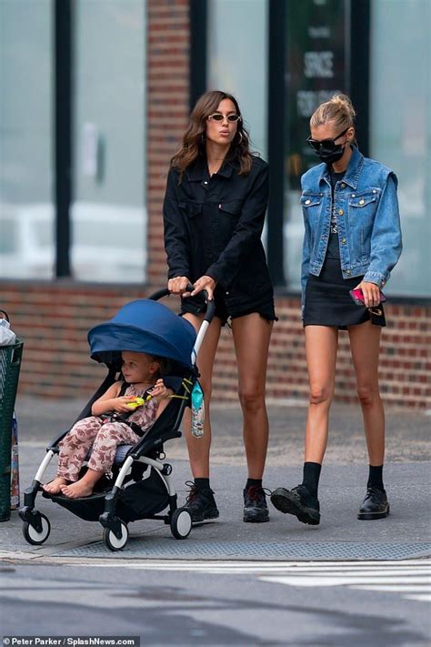 Irina Shayk Takes Daughter Lea Out With Model Pal Stella Maxwell In 2021 Fashion Irina Shayk