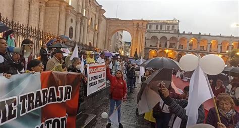 Arequipa Marcha Por La Paz Y Manifestantes Contra El Gobierno Se