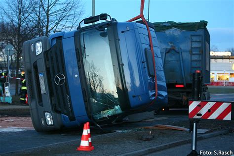 LKW Unfall auf der Heerstraße Berlin Spandau Rüstgrupp Flickr