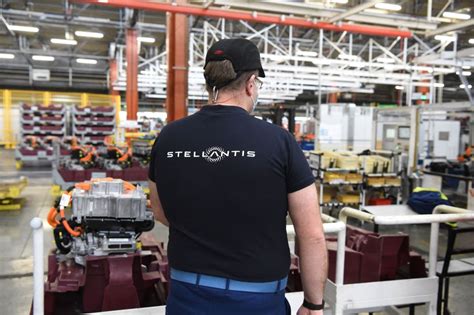 Stellantis Reaps Benefits of Merger, Posting $15.2 Billion Profit in 2021 : Auto News : Auto ...