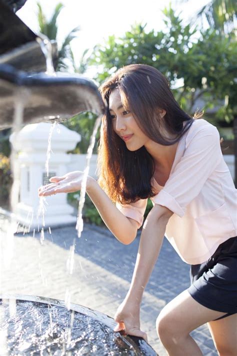 10 Hot Sexy Helly Tong Bikini Pics