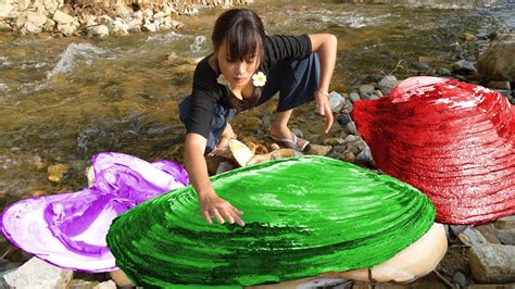 The Girl Accidentally Found A Huge Clam And Was Stunned As She Took