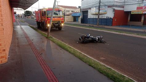 Jovem De Anos Bate Moto Em Poste E Morre Na Hora Na J Lio De