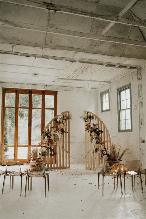 Mid Century Modern Wedding Ceremony Backdrop Ideas