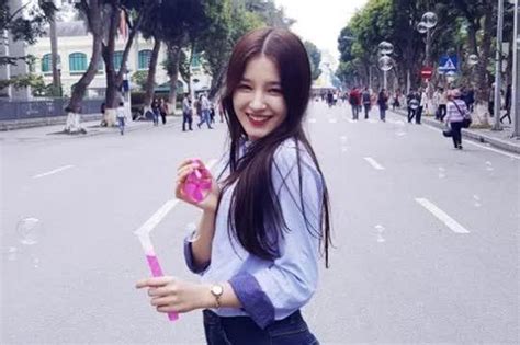 Hot girl phố đi bộ Hà Nội 1 thời giờ là mỹ nhân đẹp vượt mặt BLACKPINK Tạp chí Doanh Nghiệp
