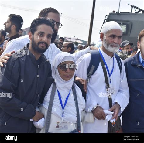 May In Srinagar India Muslim Pilgrims In Srinagar Prepares To