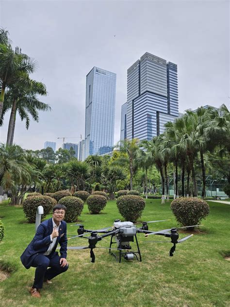 大湾区访问团｜李家超联「红组」参观前海深港青年梦工场摊位 陈国基带领「紫组」参观腾讯 星岛日报