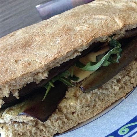 Focaccia Integrale Fatta In Casa Con Melanzane E Zucchine Grigliate