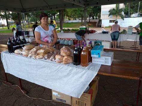 FEIRA DA AGRICULTURA FAMILIAR É REALIZADA NA PRAÇA GETÚLIO VARGAS