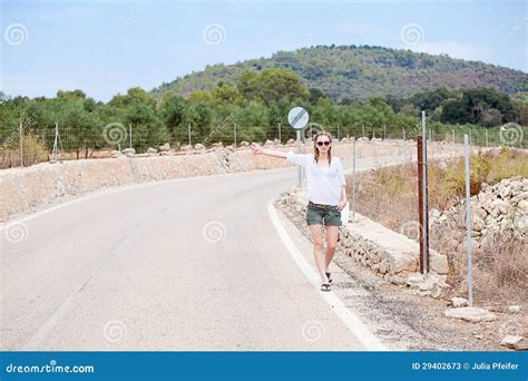 Femme Blonde Attirante Dans Des Vacances D été Image stock Image du