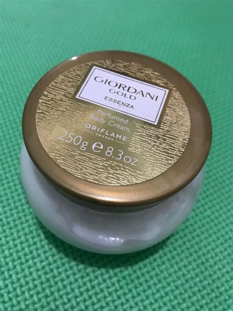 Giordani Gold Essenza Perfumed Body Cream Kesehatan Kecantikan