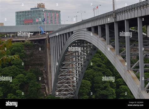 Rainbow Bridge Niagara Falls Stock Photo Alamy