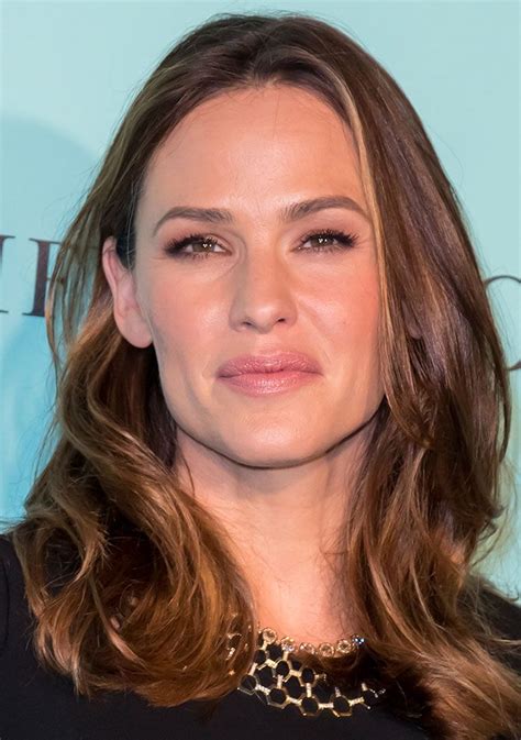 Jennifer Garner At The Unveiling Of The Renovated Tiffany And Co Beverly