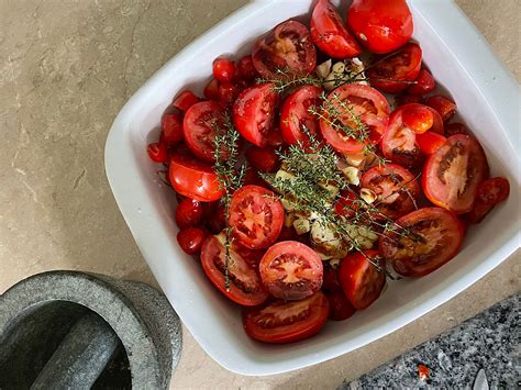 Rich And Creamy Roast Tomato Garlic Soup Grubgalore Recipe