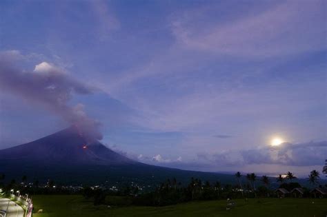 PHIVOLCS Almost 300 Mayon Volcanic Quakes Recorded In 24 Hrs GMA