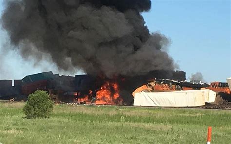 Un Choque Frontal De Dos Trenes En Texas Desata Un Gran Incendio