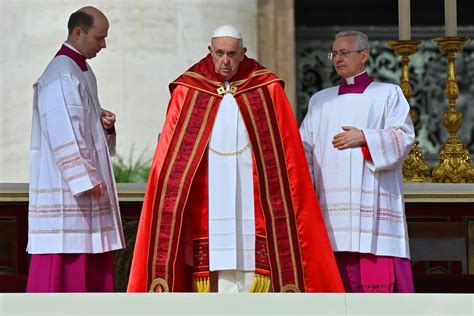 El Papa Francisco Asiste A La Misa Del Domingo De Ramos Fotos