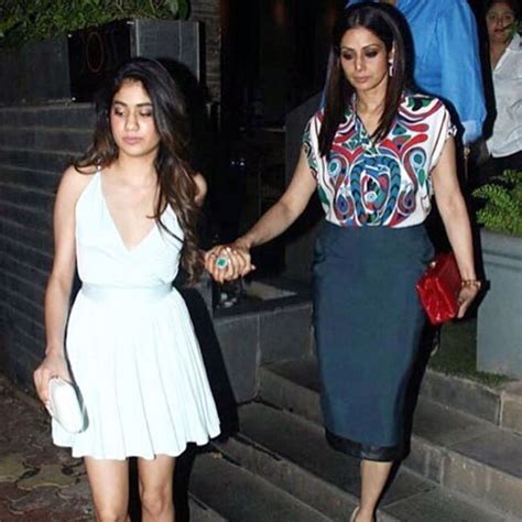 Jhanvi Kapoor Caught Kissing Beau Shikhar Pahariya