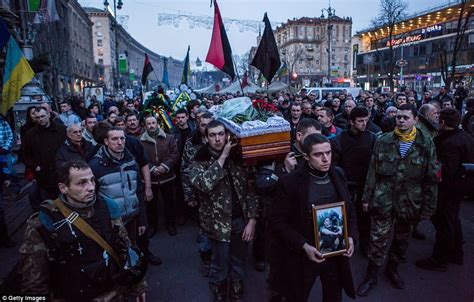 Kiev protesters agree deal with Ukraine government to bring days of ...