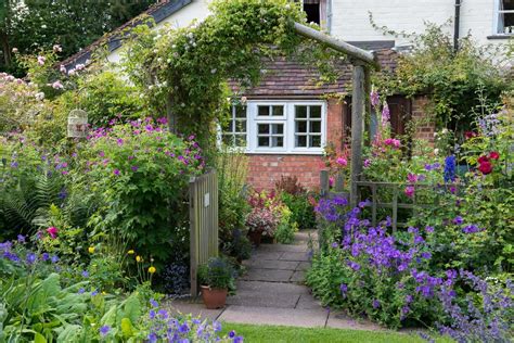 An English cottage garden — Landscape magazine