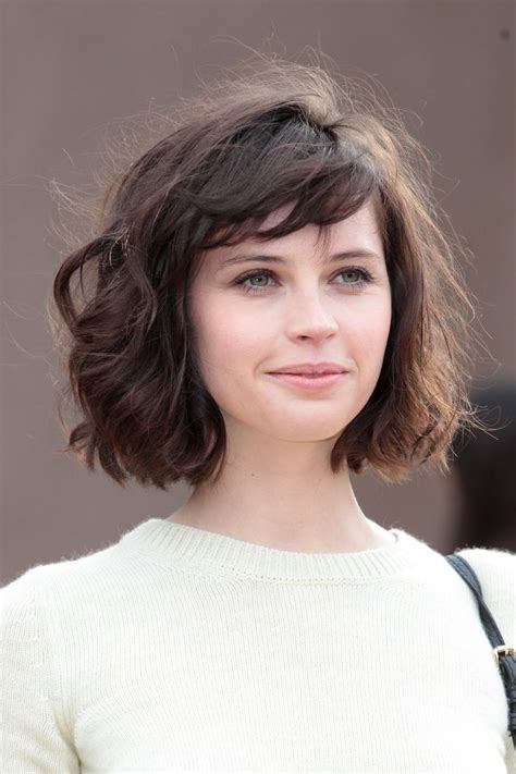 20 Feminine Short Haircuts for Wavy Hair - Styles Weekly