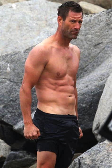 Foto De Aaron Eckhart Desnudo En La Playa Cromosomax 111072 The Best