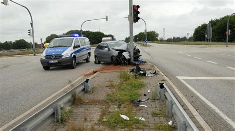 Zwei Schwerverletzte nach Unfall an der A7 bei Neumünster Nord SHZ