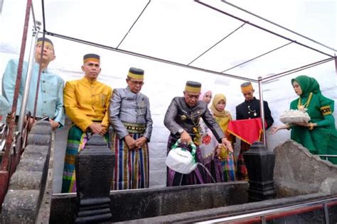 Pj Sekda Gowa Terima Kunjungan Pj Bupati Bone Di Makam Pahlawan Arung