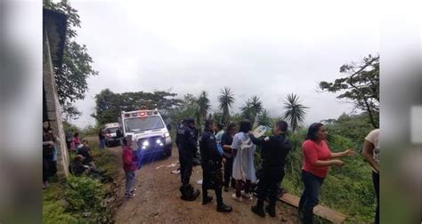 Camioneta Cae En Barranca En Tlatlauiquitepec Hay Un Muerto