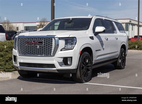 Carmel Circa April Gmc Yukon Suv Display At A Dealership Gmc