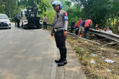 Ini Kronologis Kecelakaan Truk Di Cianjur Terjun Ke Jurang Lima Meter