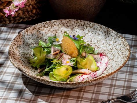 В Сочи проходит Фестиваль щучьей икры | Serving bowls, Festival, Sochi