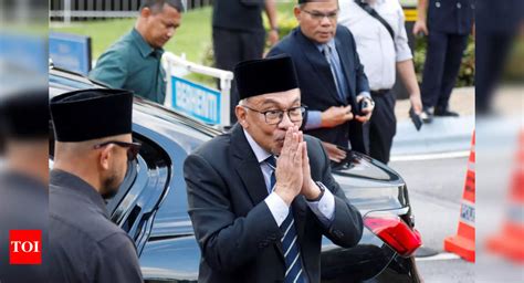 Anwar Malaysias King Names Reformist Leader Anwar Ibrahim As Prime