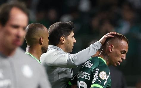 Após gesto obsceno Breno Lopes visita organizada do Palmeiras Peço