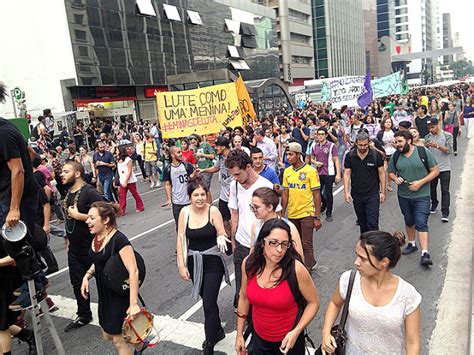 Grande ato para apoiar os estudantes em São Paulo