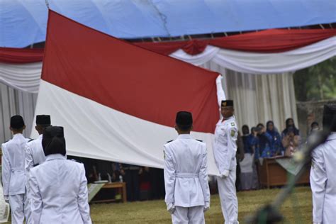 Paskibra Kecamatan Pabuaran Sukses Kibarkan Bendera Merah Putih Saat