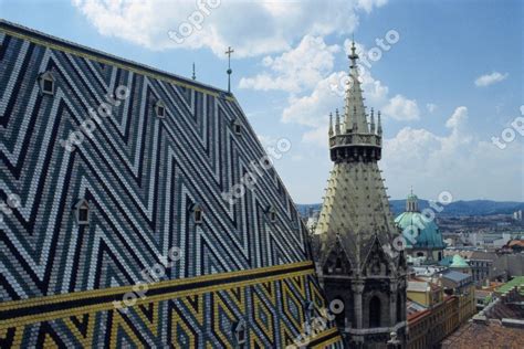 Das Dach Des Stephandsdomes Vom Nordturm Aus Gesehen Photographie Von