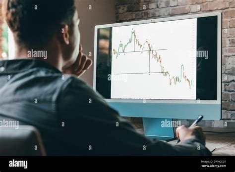 Stock market charts hi-res stock photography and images - Alamy