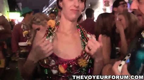 Group Of Hot Babes Show Their Tits At Mardi Gras Eporner