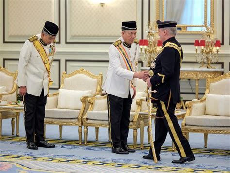 Fadillah Merafak Sembah Tahniah Kepada Sultan Ibrahim Sebagai Agong Ke 17