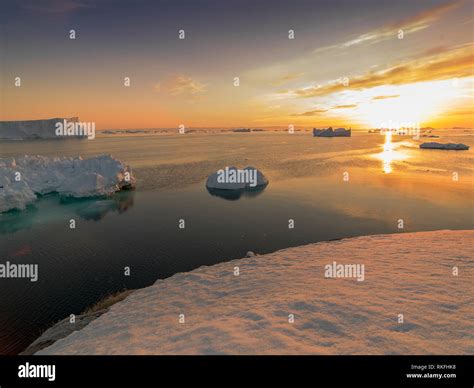 Arctic Icebergs on arctic ocean in Greenland Stock Photo - Alamy