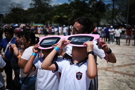 Cancunenses Acude Al Planetario Ka Yok A Presenciar El Eclipse