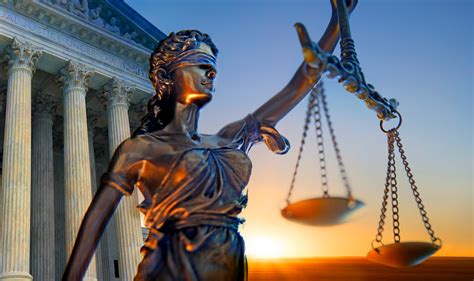 ¿por Qué Lady Justice Tiene Escamas