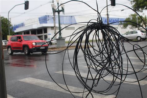 Fios Pendurados Ou Soltos Causam Riscos Popula O Cianortense