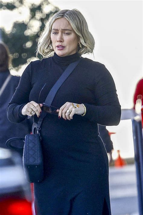 Pregnant HILARY DUFF Shopping At Trader Joes In Studio City 01 14 2024