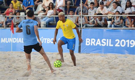 Brasil Derrota Uruguai Termina Em Primeiro Do Grupo E Enfrenta