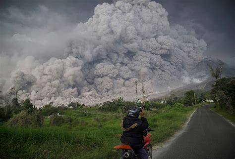 Gunung Sinabung Erupsi Besar Disertai Gempa