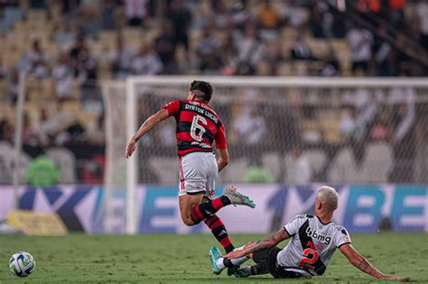 Puma Rodr Guez Marca Gola O E Vasco Vence O Flamengo No Primeiro