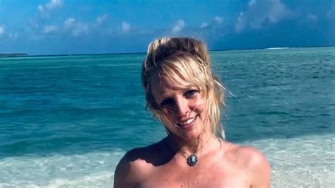 Britney Spears Fica Completamente Nua Em Praia E Movimenta A Web Veja