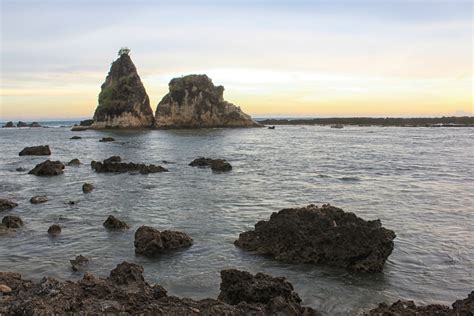 Menikmati Senja Di Pantai Tanjung Layar Desa Sawarna Indonesia Kaya